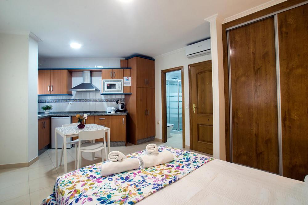 Apartamentos Amat - Only Adult - Playa El Bajondillo Torremolinos Exterior foto